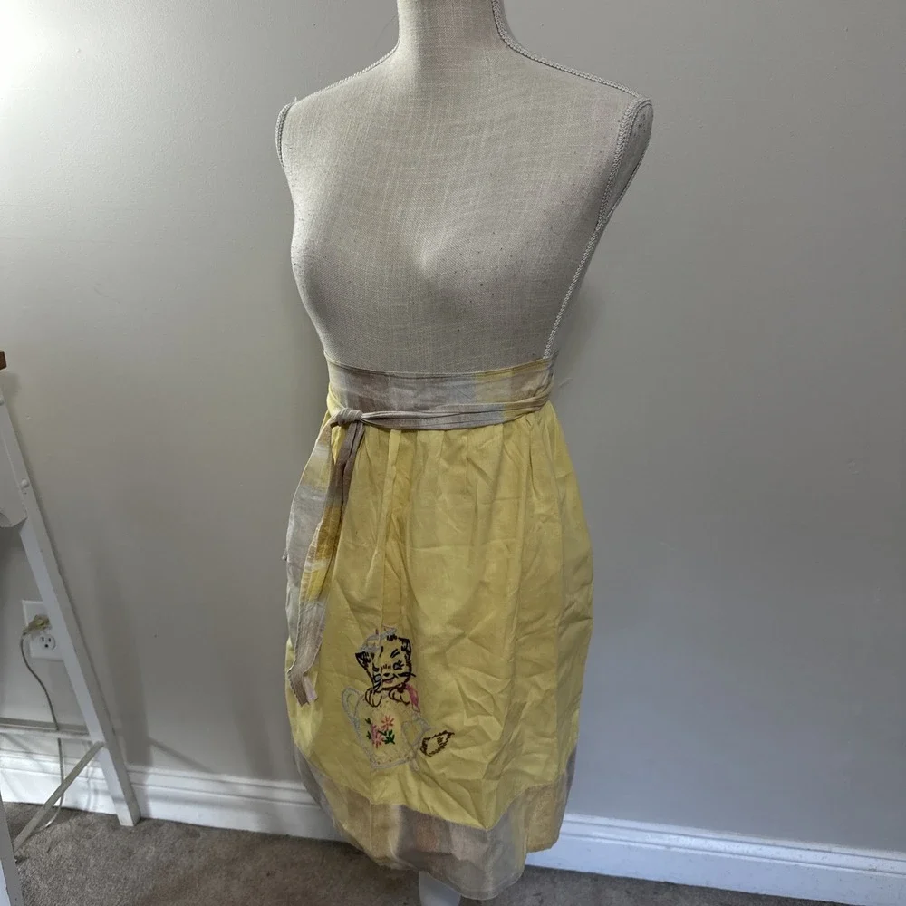 Vtg Yellow‎ Apron With Adorable Cat Kitten In A Teapot Embroidered